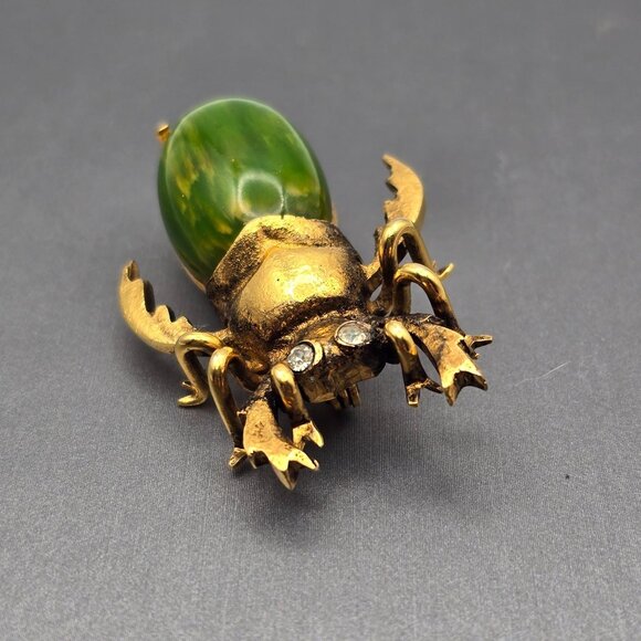Art Deco Gold-Tone Beetle Brooch Green Bakelite Body Crystal Eyes Trombone Clasp - Picture 2 of 10